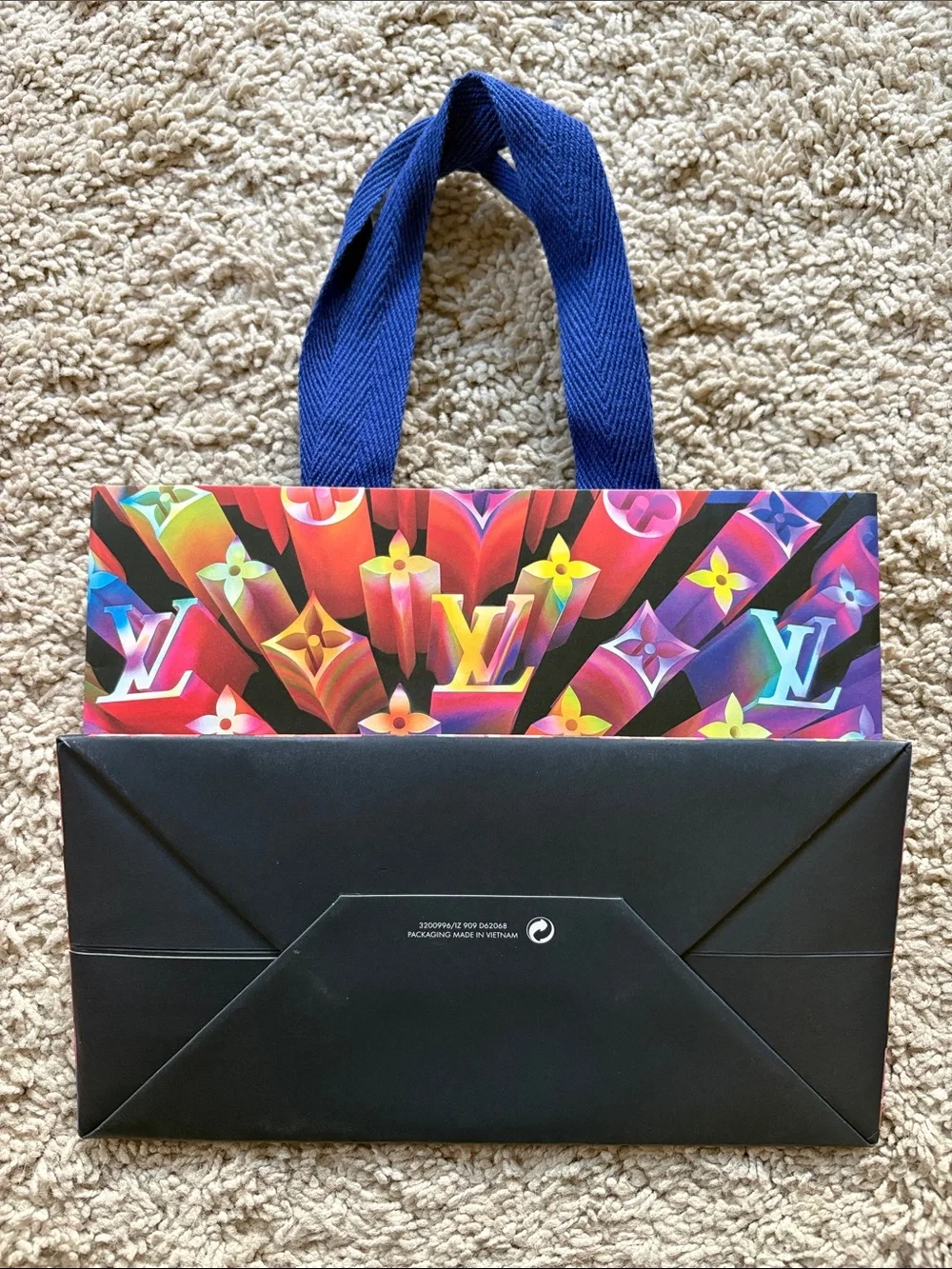 Louis Vuitton Limited Edition 2019 shopping bag & unused gift tag with ribbon - Picture 3 of 13